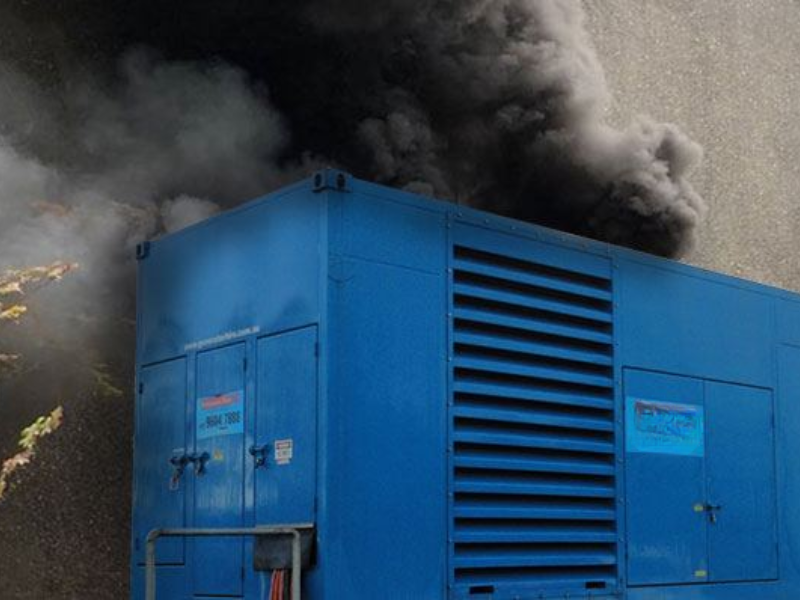 Máy phát điện xả khói đen